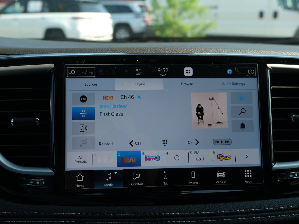 New 2027 Chrysler Pacifica Select w/ Family Tech Group FWD image 20