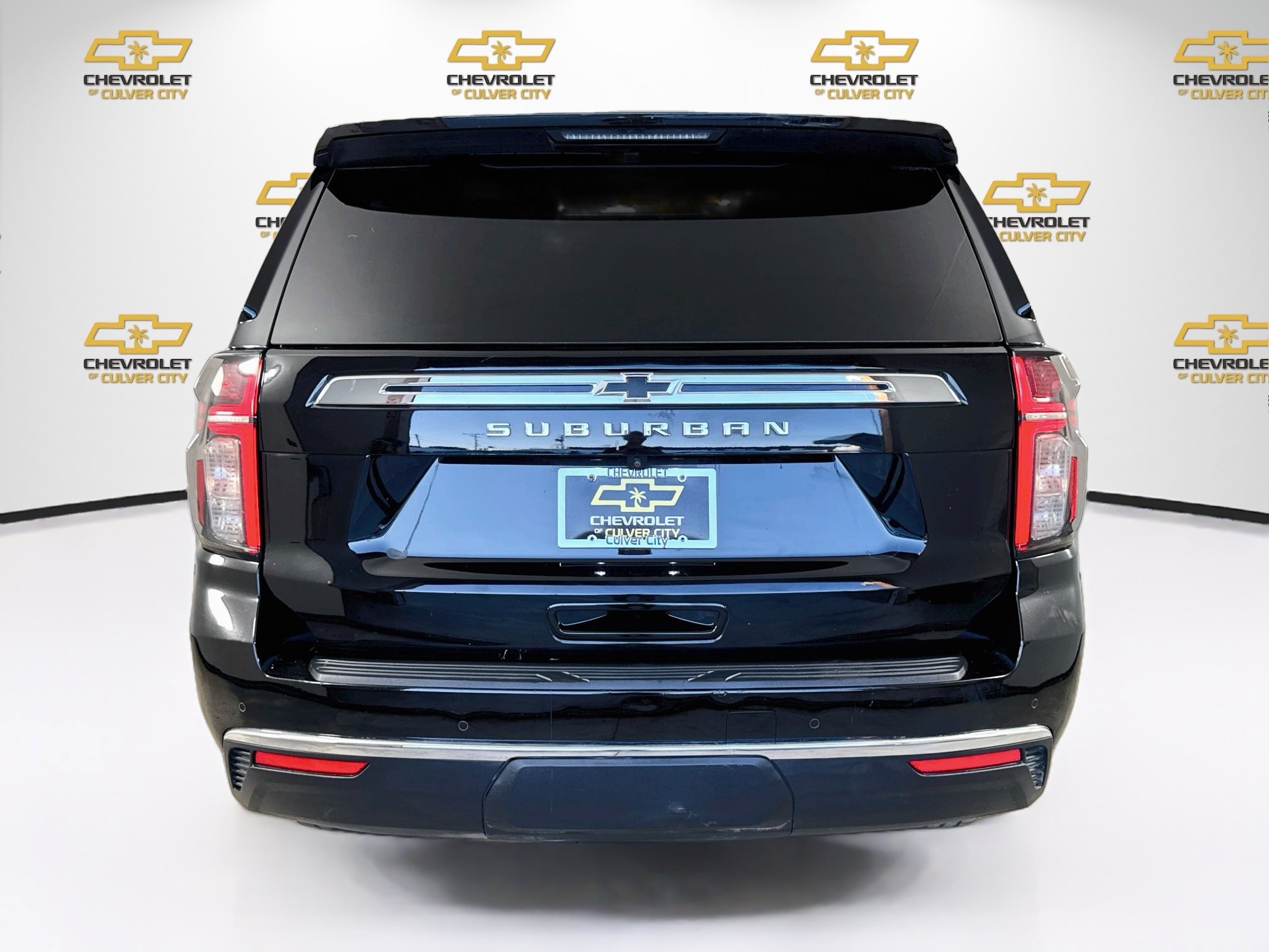 Used 2023 Chevrolet Suburban LS RWD image 7