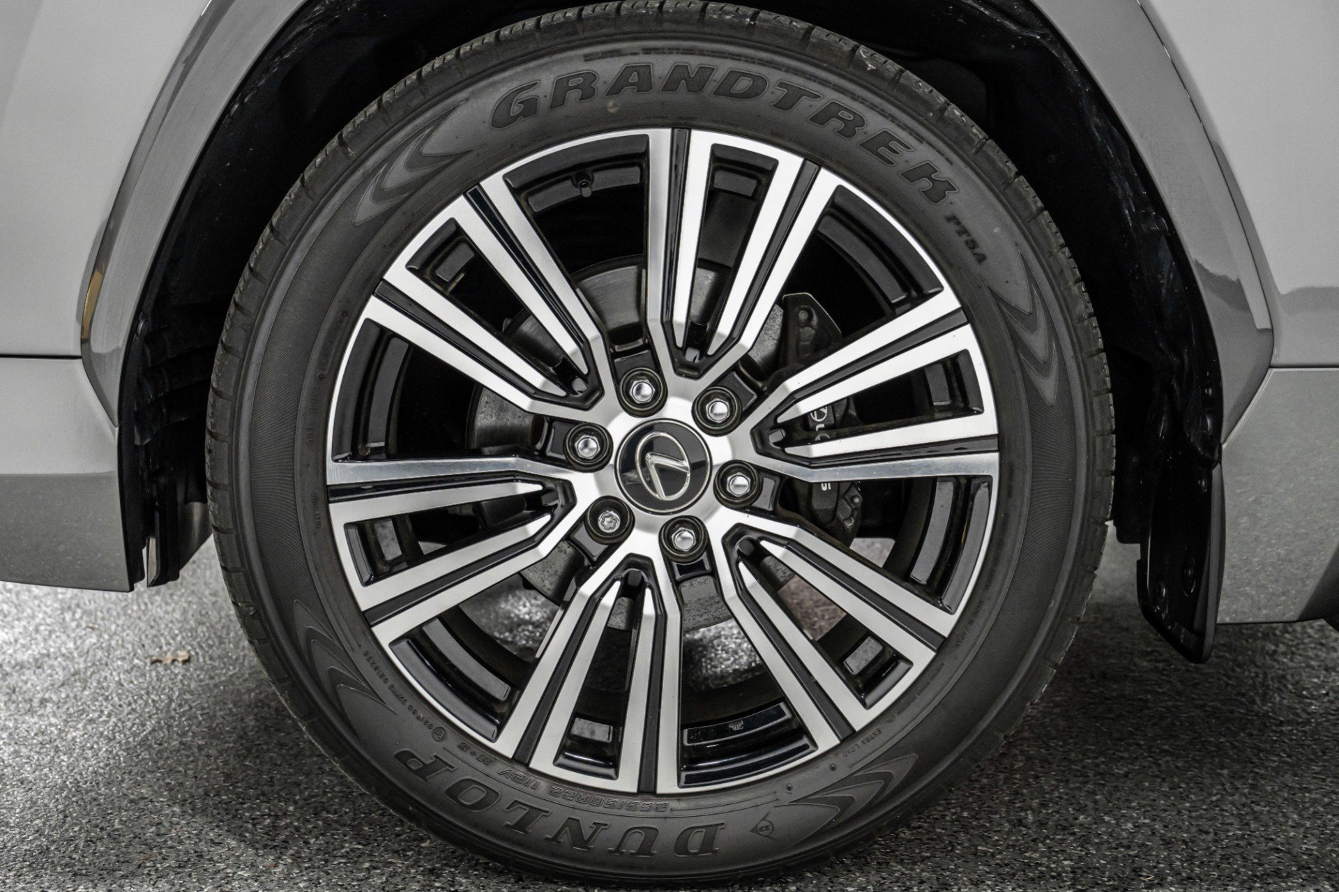 Used 2024 Lexus LX 600 4WD w/ Appearance Package image 9