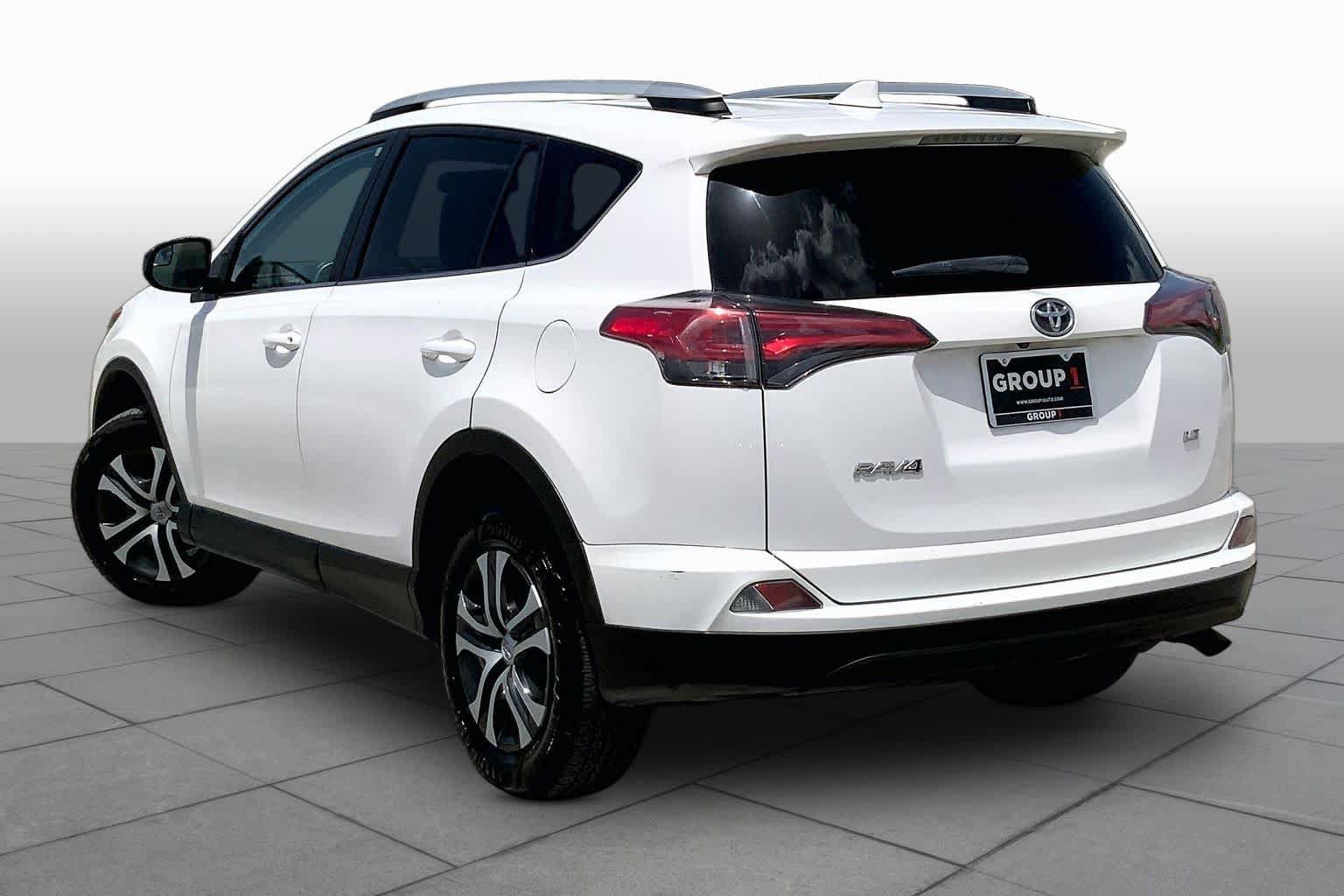 Used 2016 Toyota RAV4 LE FWD image 12