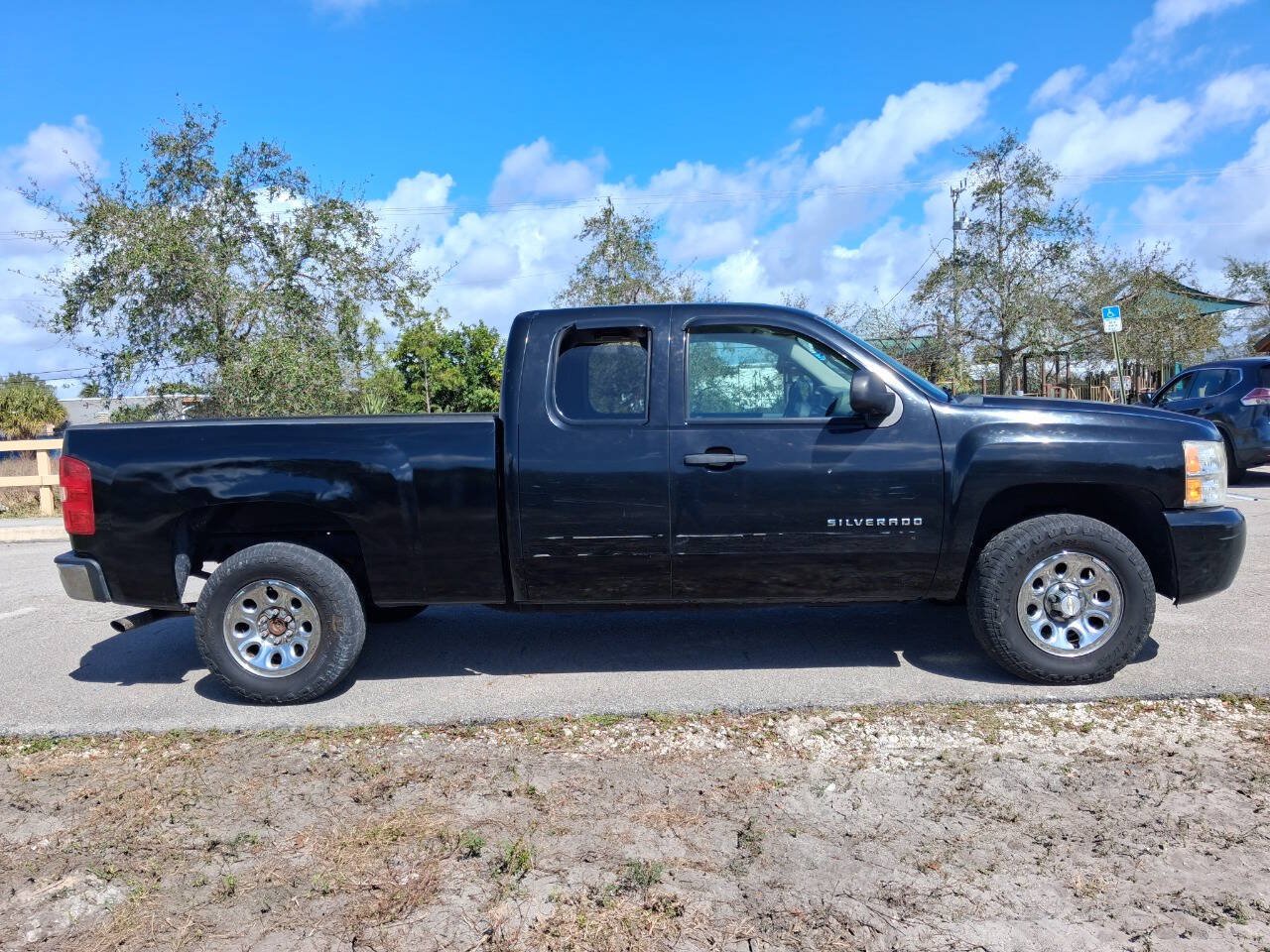 Used 2010 Chevrolet Silverado 1500 LS AWD/4WD image 5