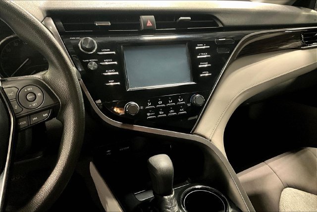 Used 2019 Toyota Camry LE w/ Convenience Package FWD image 9