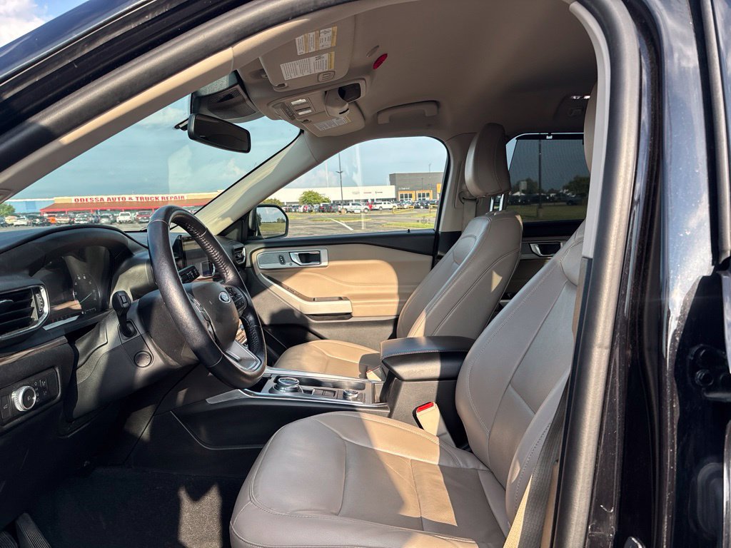 Used 2022 Ford Explorer Limited w/ Class IV Trailer Tow Package AWD/4WD image 10