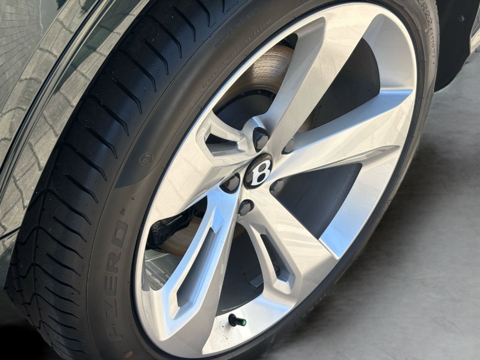 New 2025 Bentley Bentayga Extended Wheelbase image 34