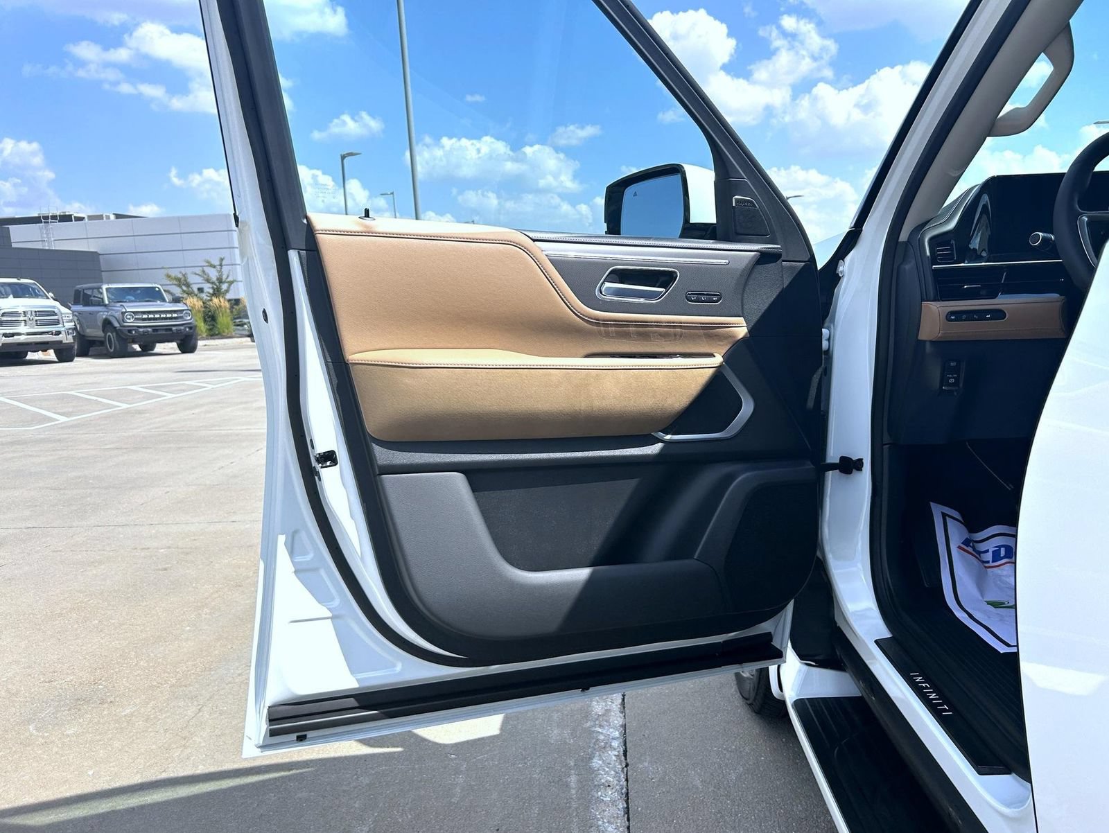 New 2027 INFINITI QX80 Luxe w/ Cargo Package AWD/4WD image 9
