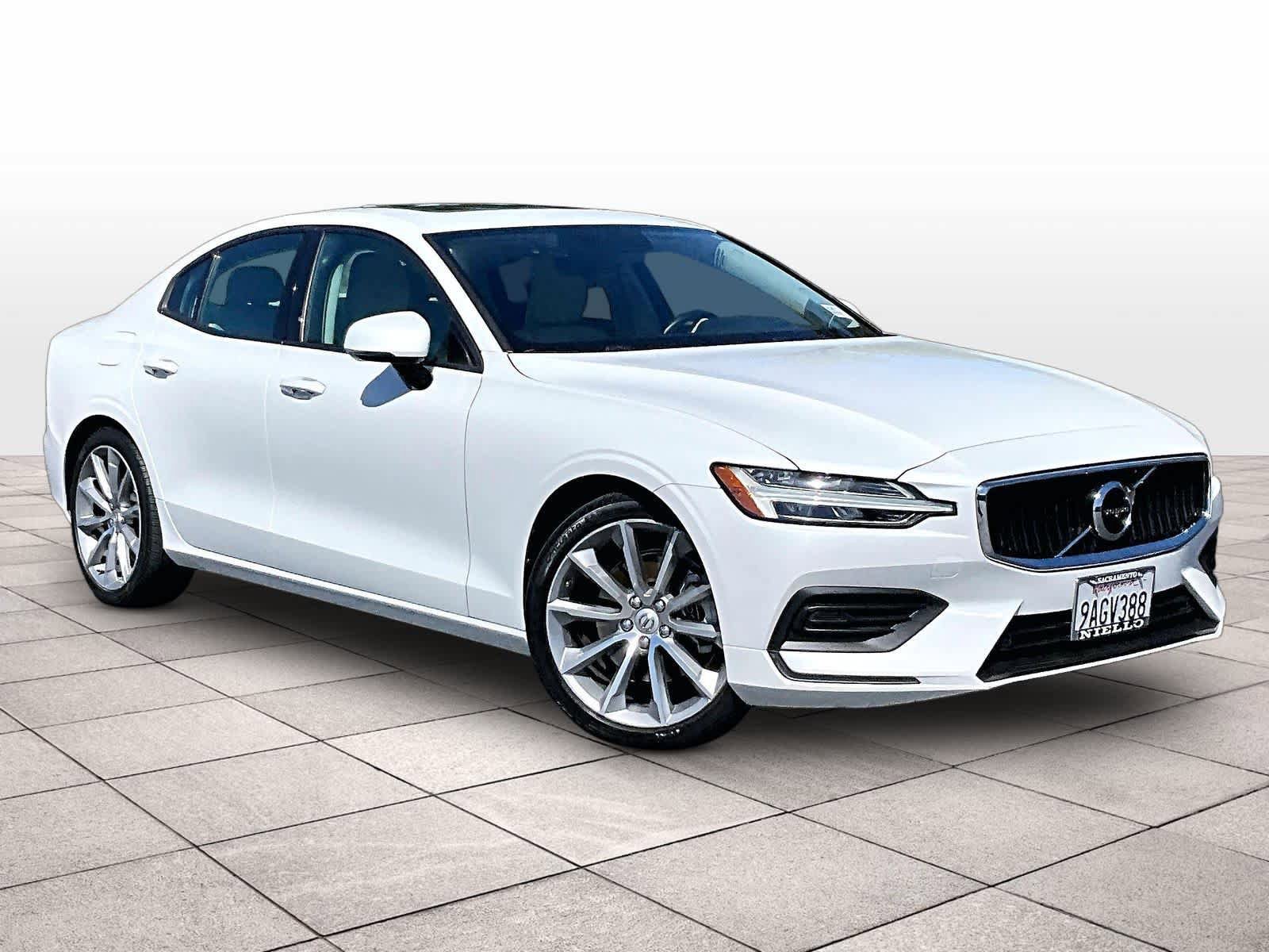 Used 2019 Volvo S60 T5 Momentum w/ Premium Package image 2