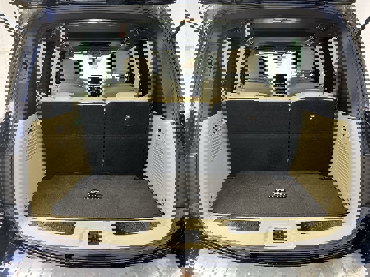 Used 2023 INFINITI QX80 Sensory w/ Cargo Package image 32