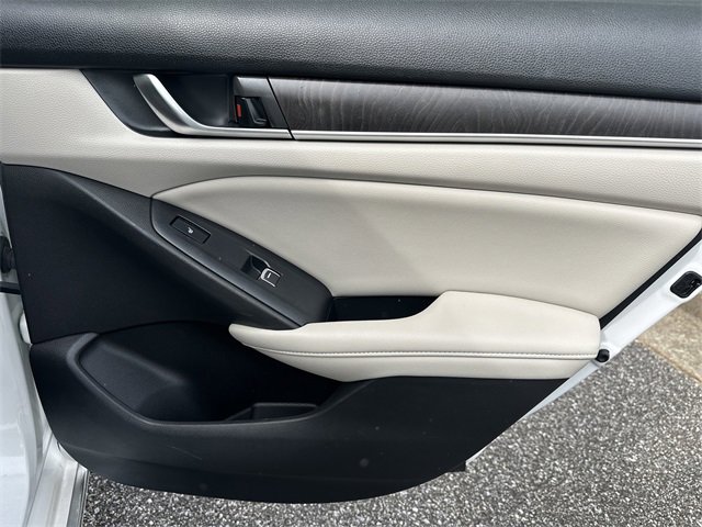 Used 2020 Honda Accord Touring image 16