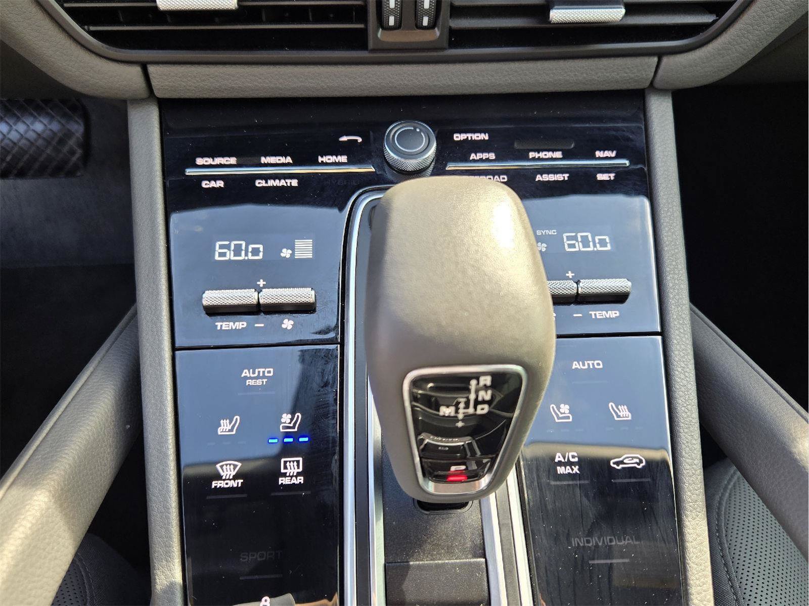Used 2022 Porsche Cayenne Platinum Edition AWD/4WD image 17