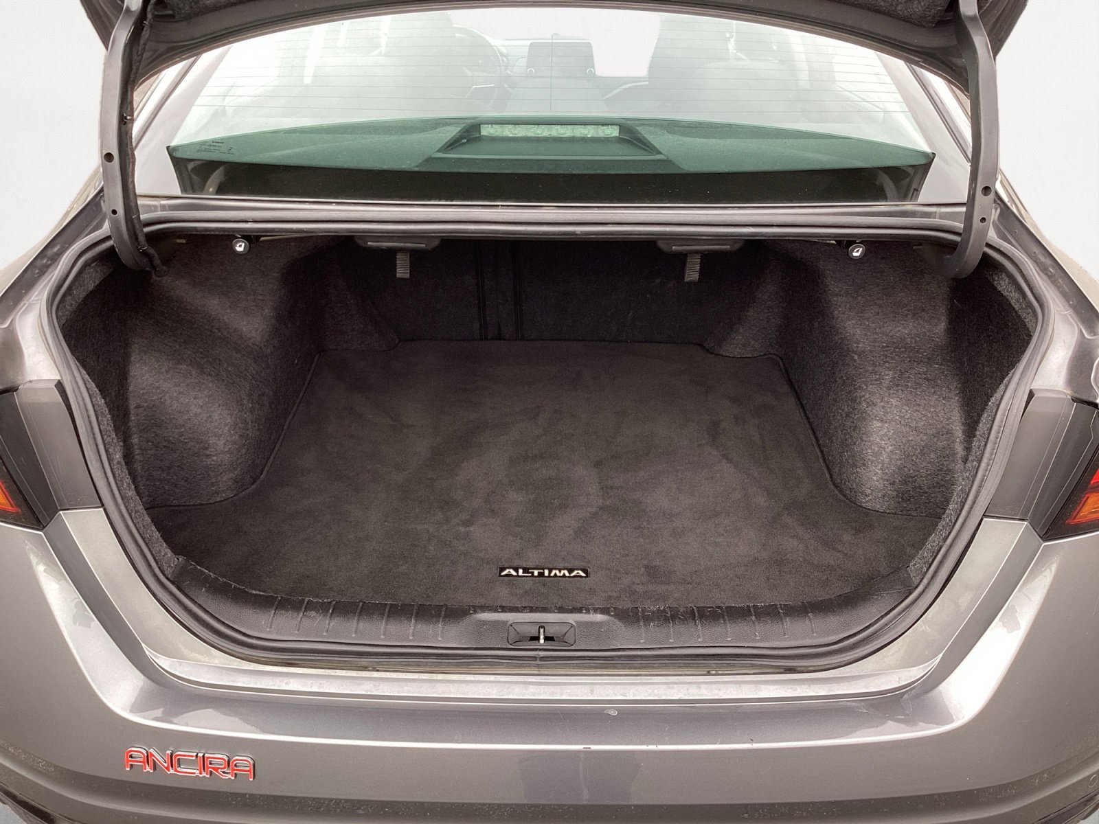 Used 2024 Nissan Altima 2.5 SV image 16