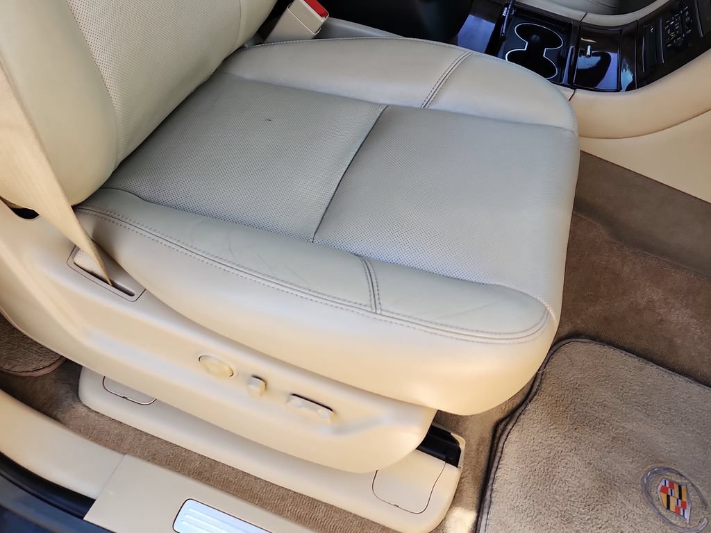 Used 2013 Cadillac Escalade Luxury AWD/4WD image 15