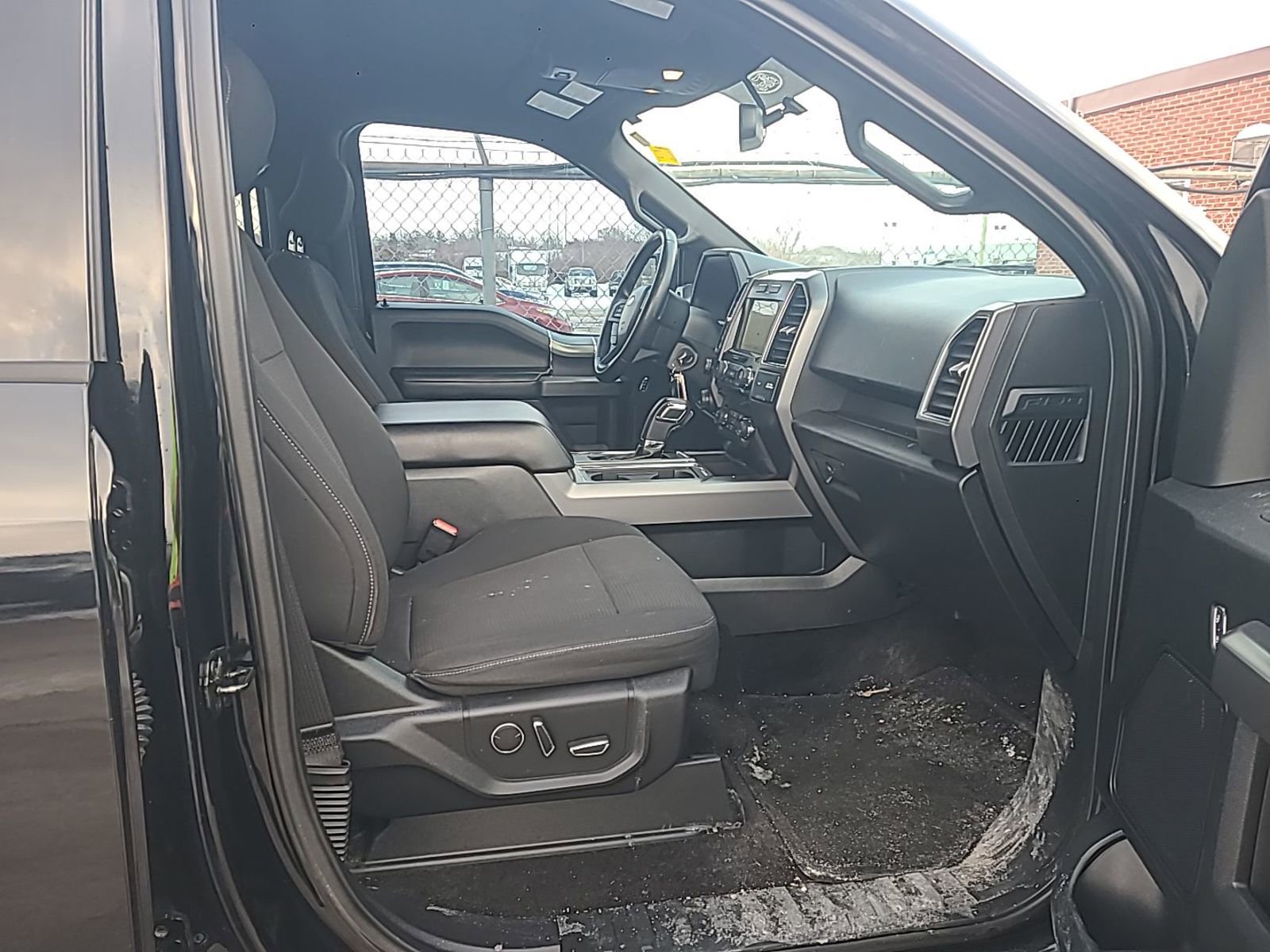 Used 2017 Ford F150 XLT image 6