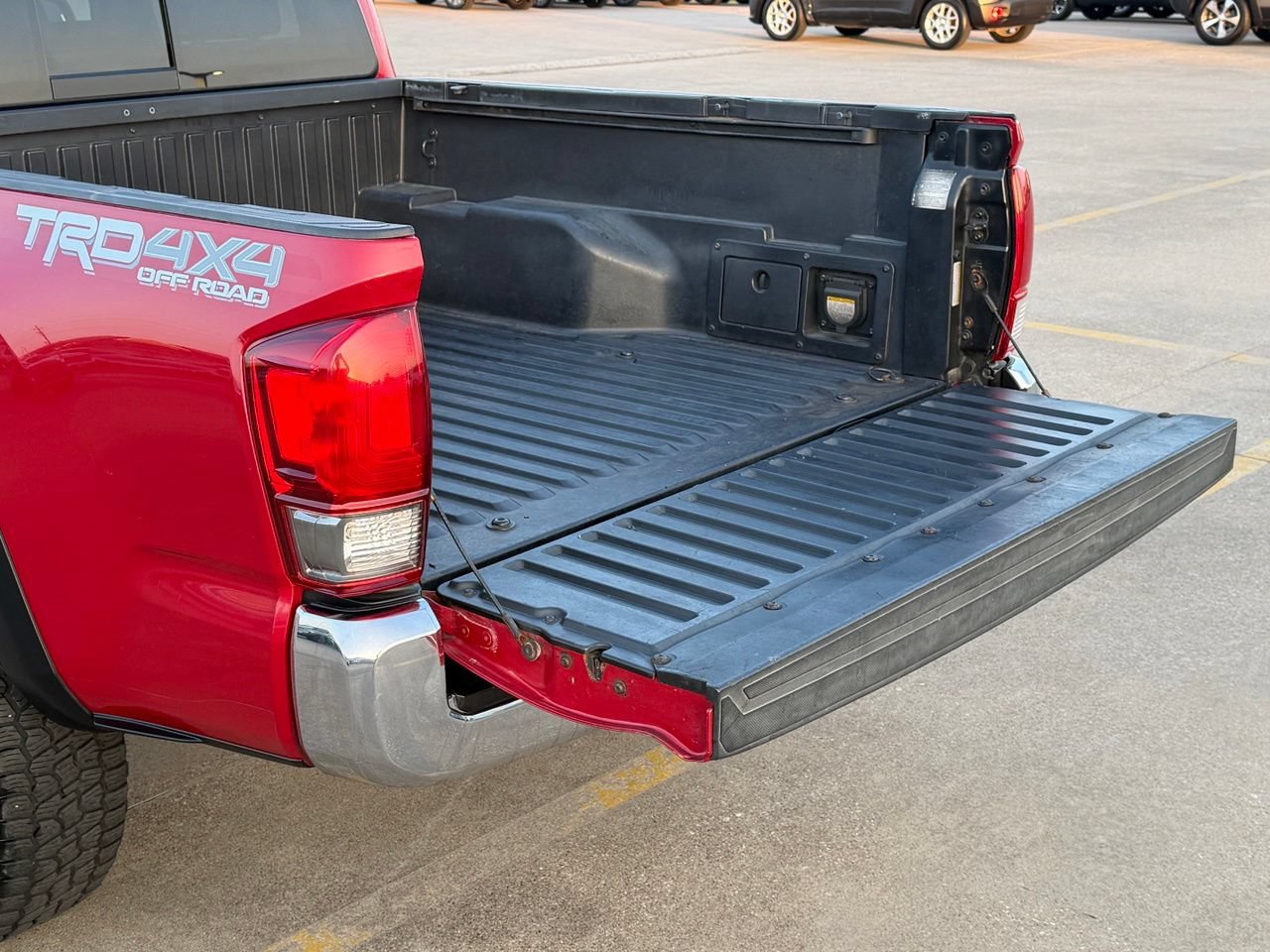 Used 2017 Toyota Tacoma TRD Off-Road w/ Tow Package (A/T) AWD/4WD image 39