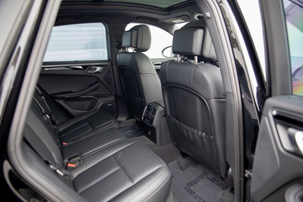 Certified 2025 Porsche Macan image 26