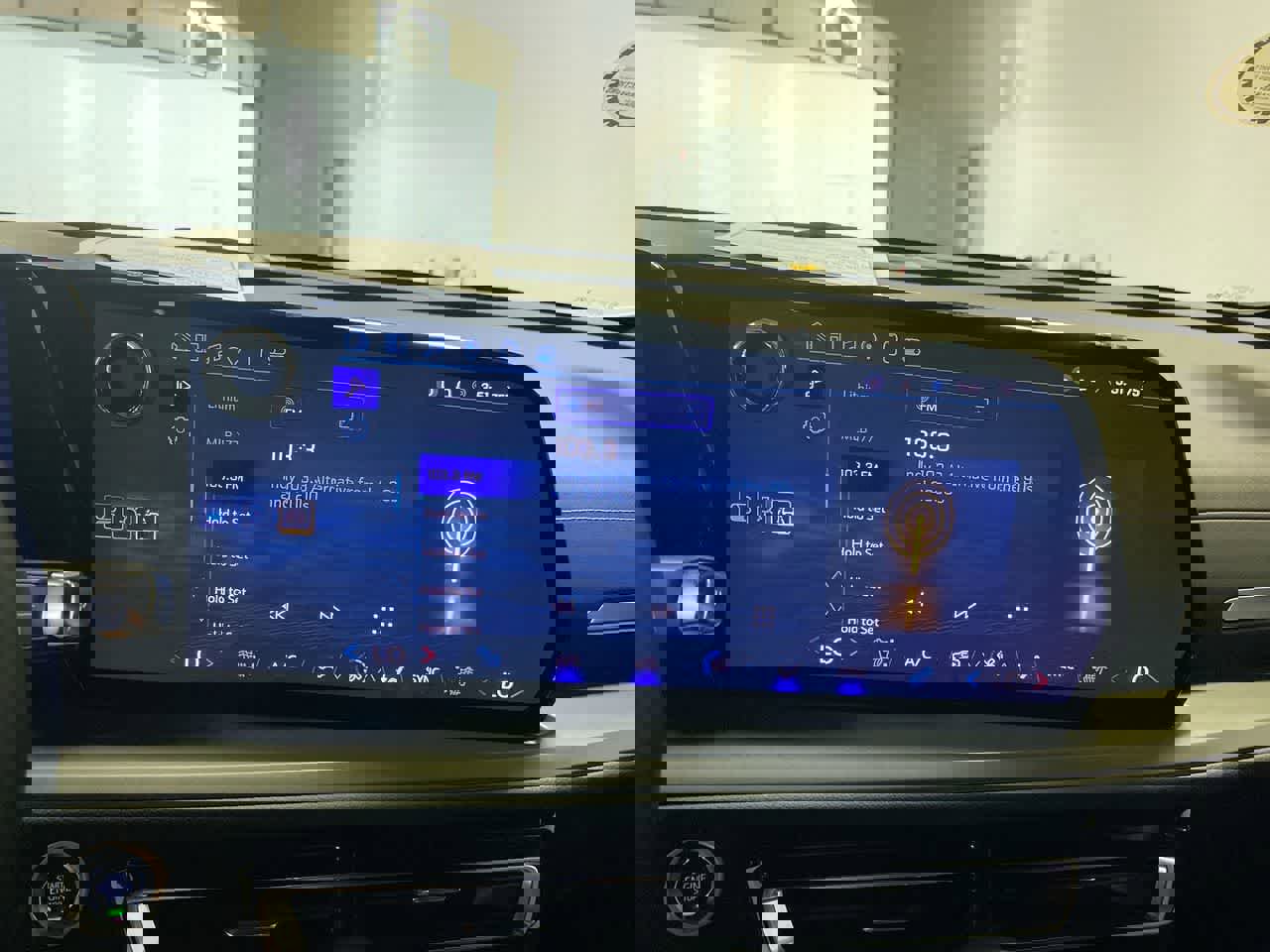 Used 2025 Chevrolet Traverse LT image 18