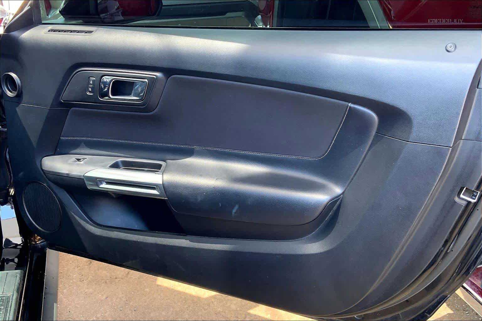 Used 2017 Ford Mustang Coupe RWD image 21