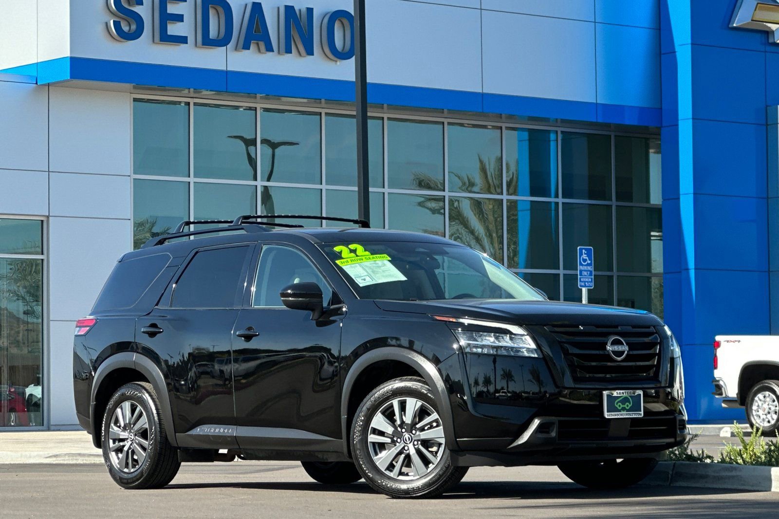 Used 2022 Nissan Pathfinder SV w/ SV Black Package image 2