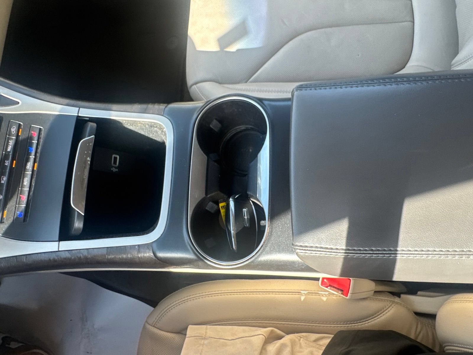 Used 2018 Lincoln MKX Reserve w/ Lincoln MKX Climate Package FWD image 25