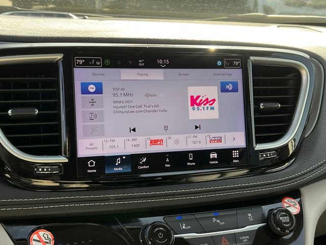 Used 2024 Chrysler Pacifica Select image 20