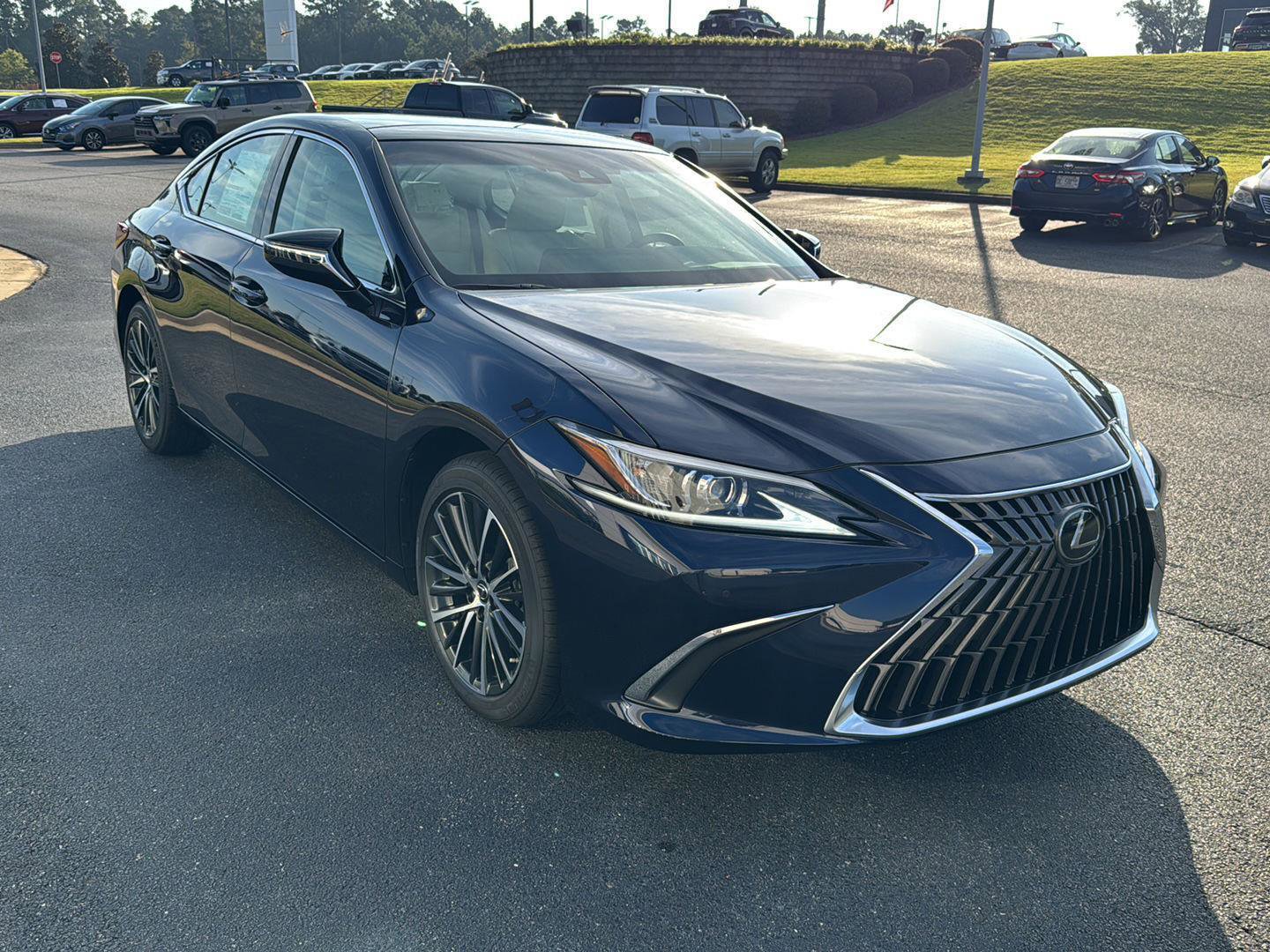 New 2025 Lexus ES 350 w/ Premium Package image 5