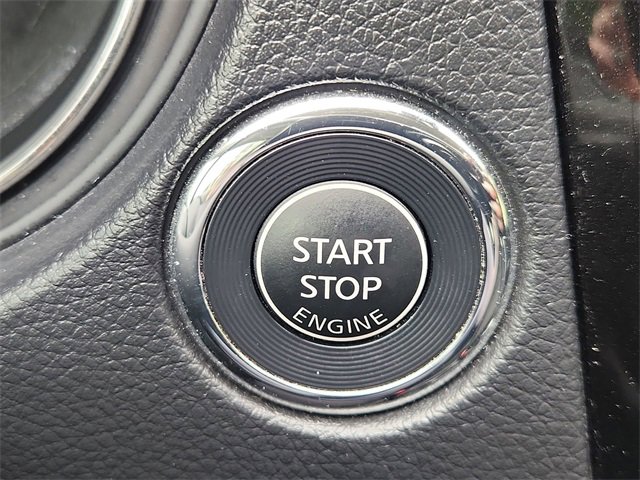 Used 2019 Nissan Rogue SV image 16