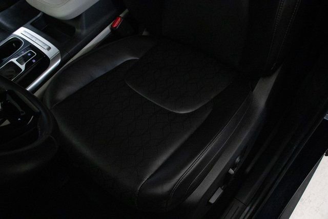 Used 2024 Kia Carnival LX image 26