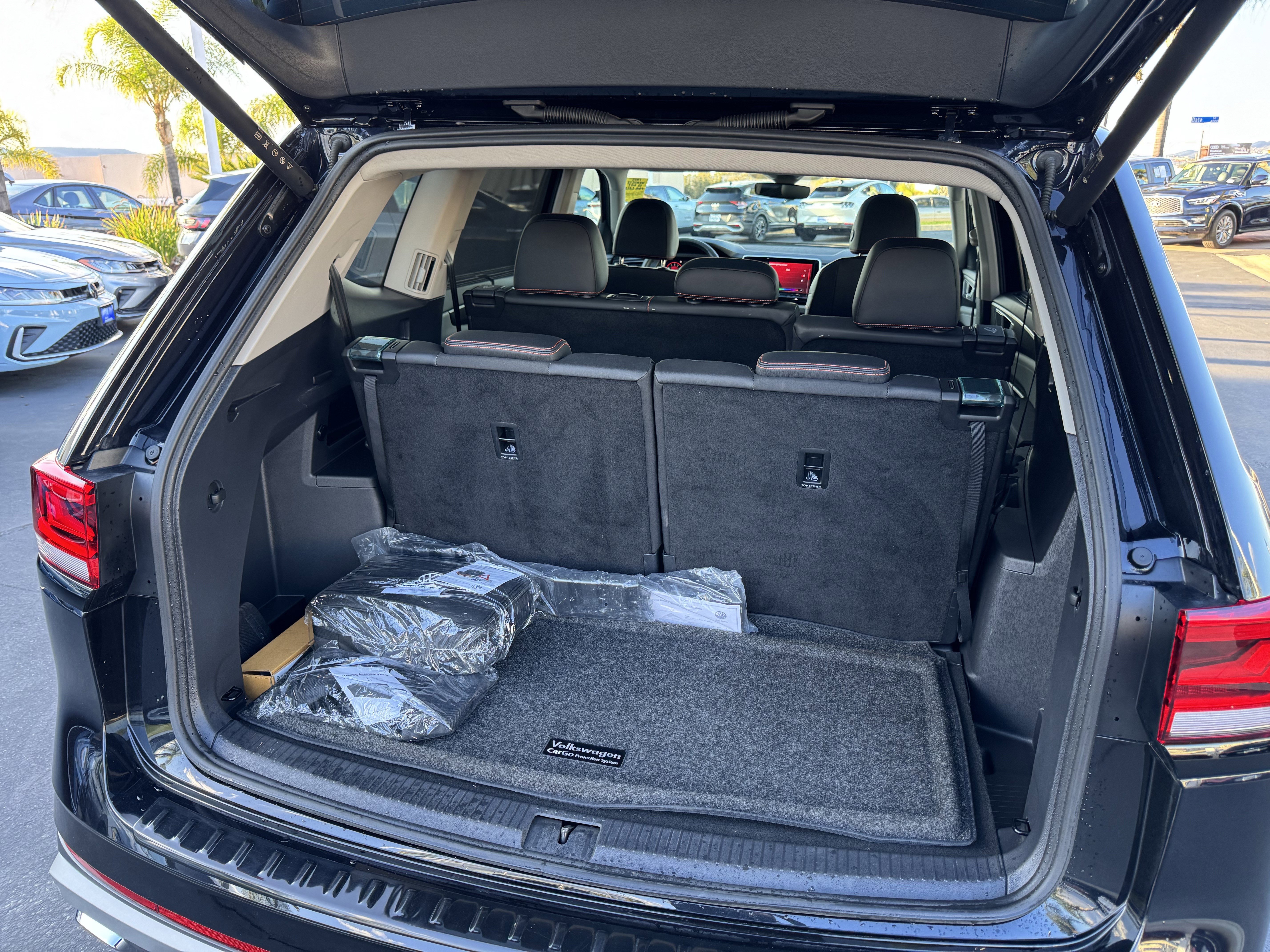 Certified 2025 Volkswagen Atlas Peak Edition SE AWD/4WD image 40