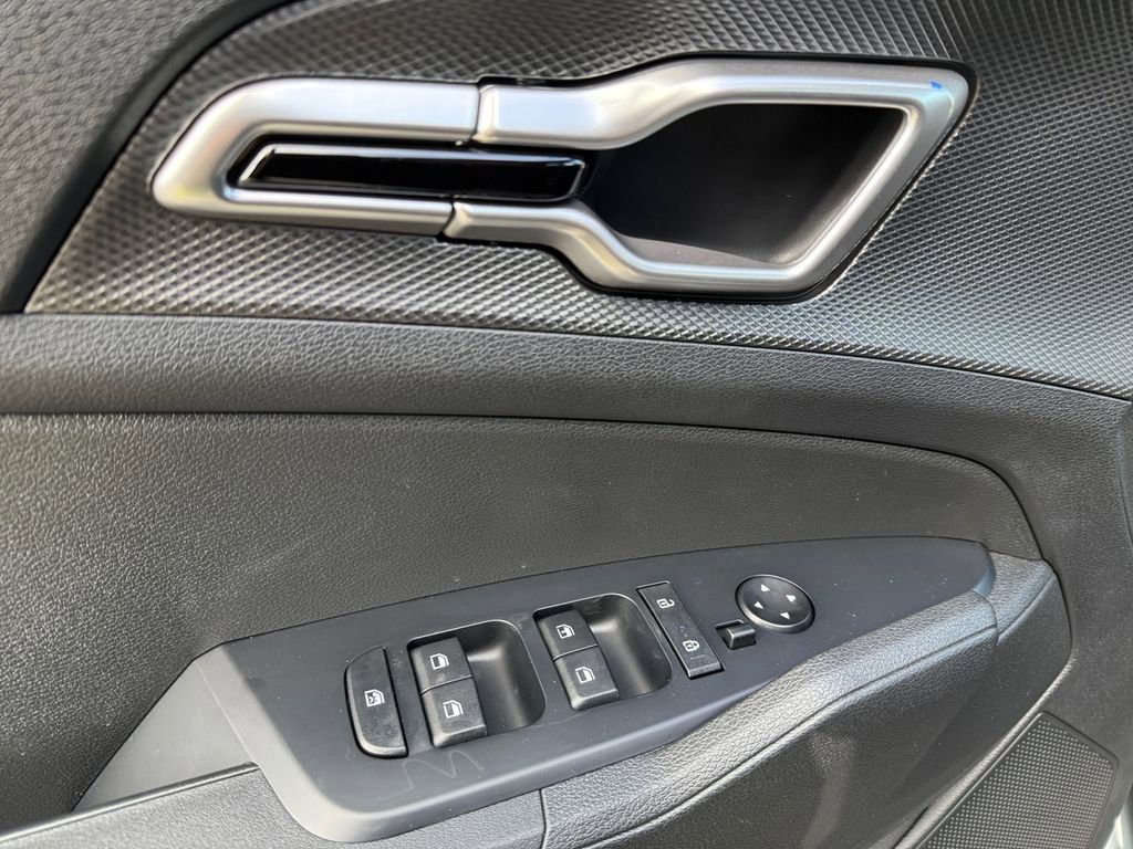 New 2025 Kia Sportage LX image 10