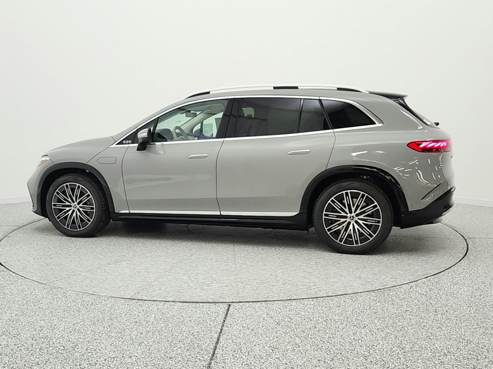 New 2026 Mercedes-Benz EQS 550 4MATIC SUV image 8