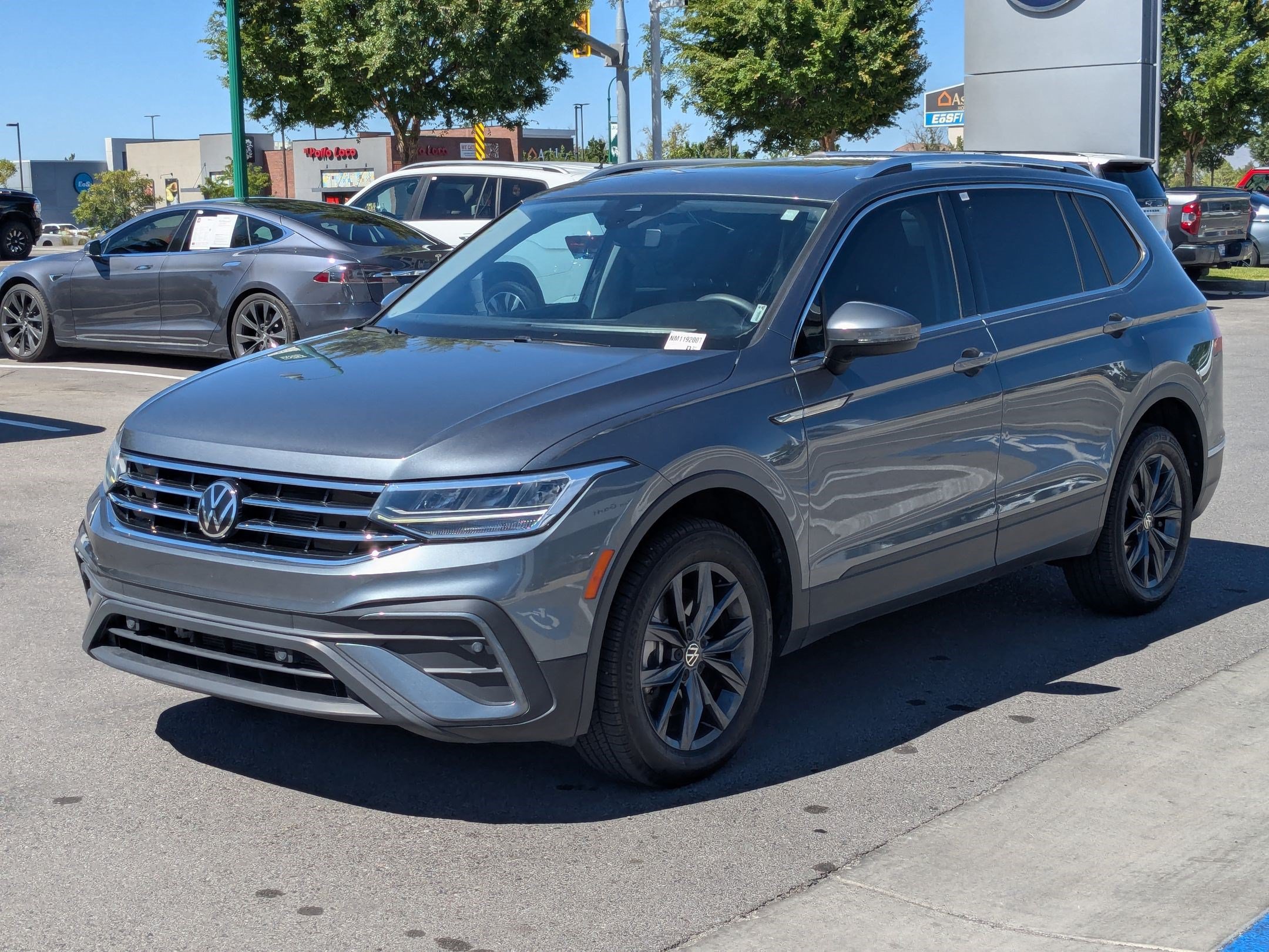 Used 2022 Volkswagen Tiguan SE AWD/4WD image 11