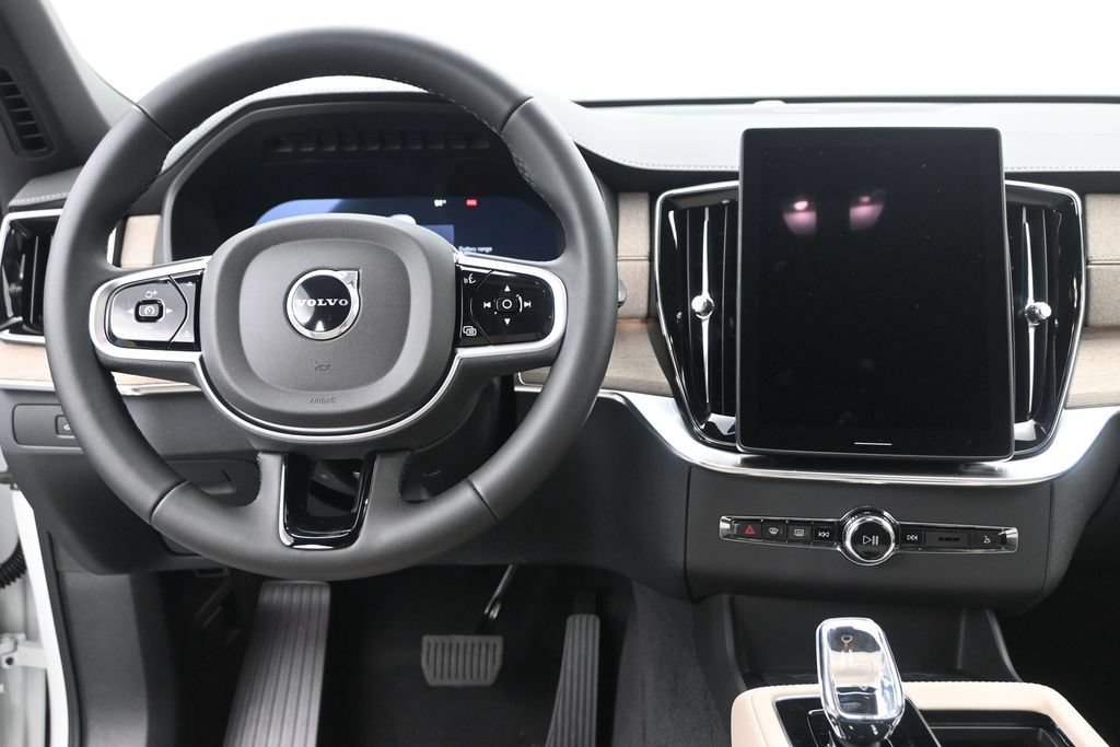 New 2026 Volvo XC90 T8 Plus w/ Protection Package Premier AWD/4WD image 12