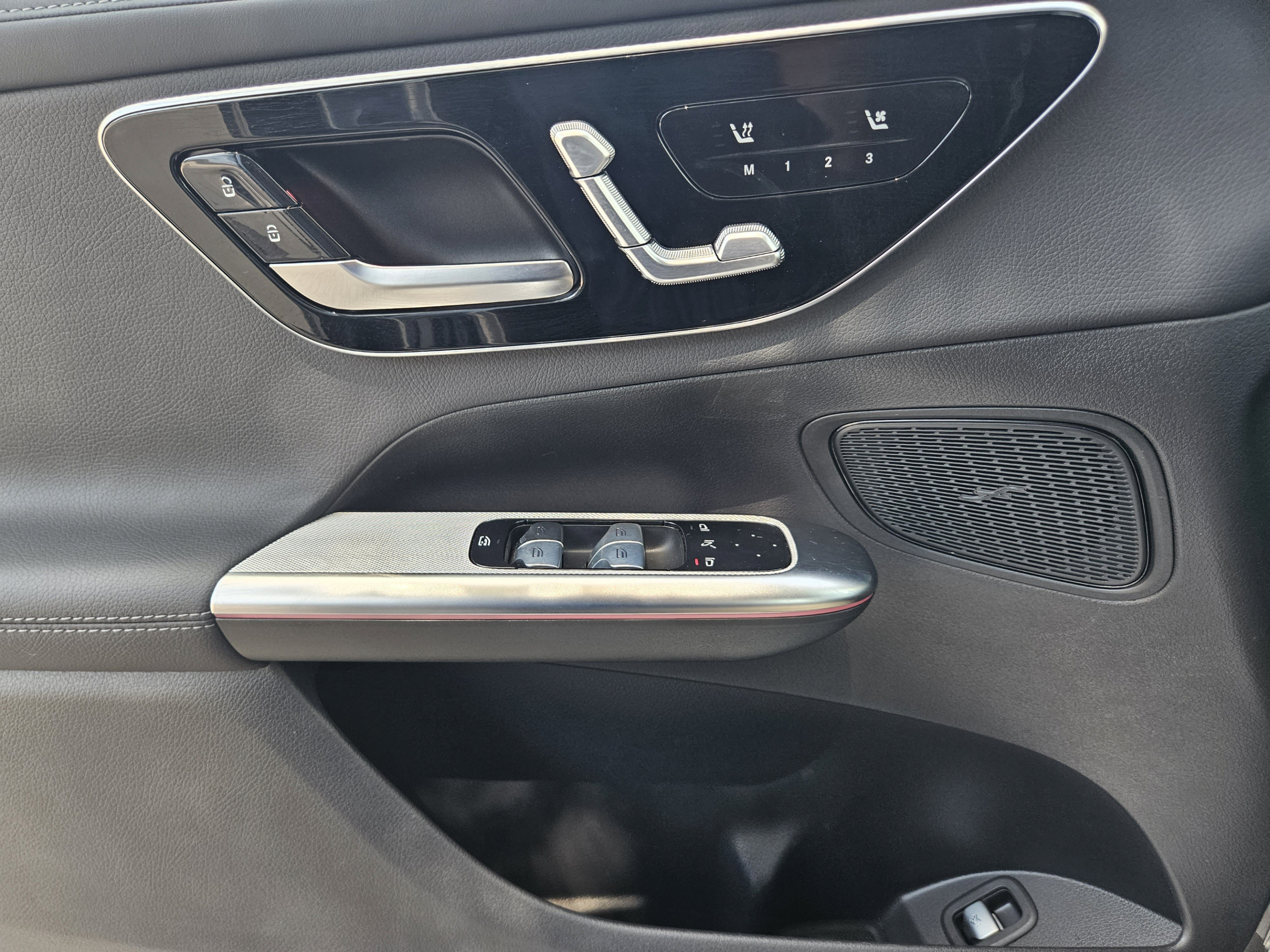Certified 2025 Mercedes-Benz GLC 300 4MATIC image 13