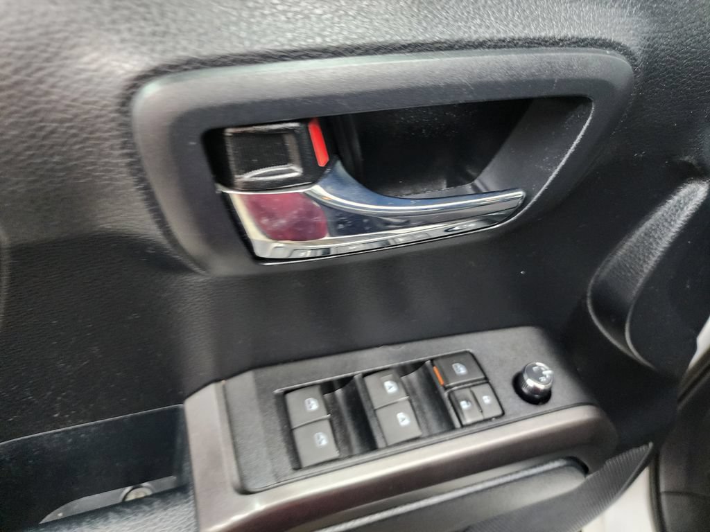 Used 2018 Toyota Tacoma TRD Sport w/ Exterior Package AWD/4WD image 10