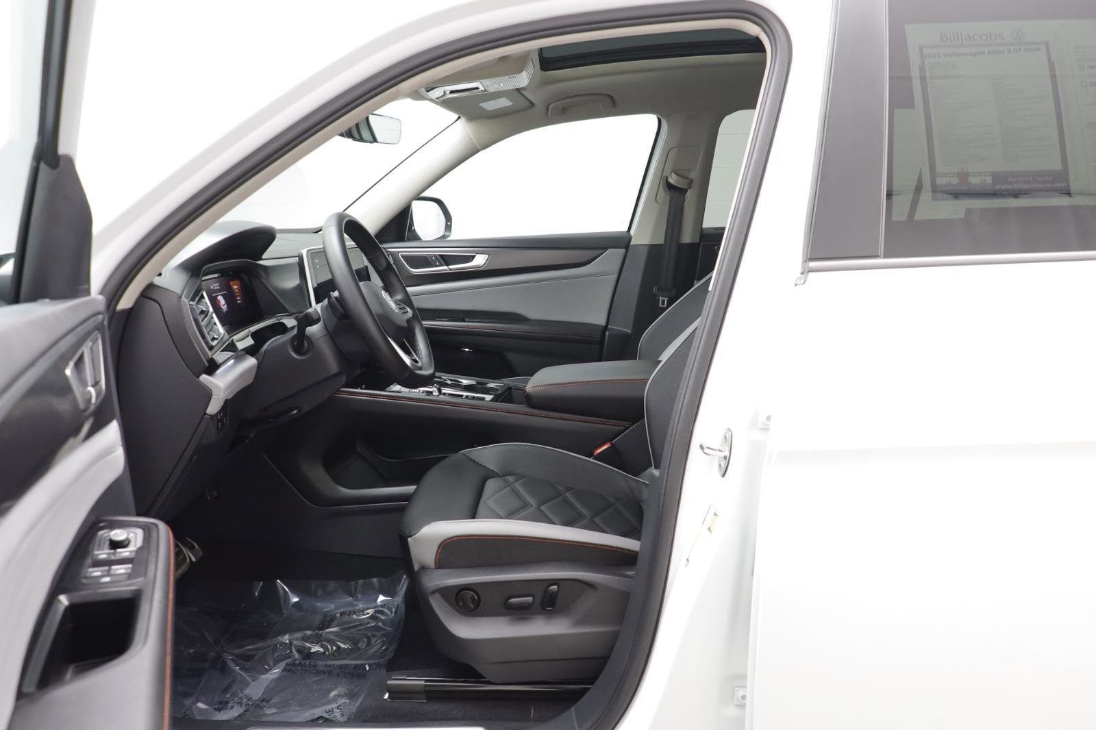 Used 2025 Volkswagen Atlas Peak Edition SE image 5