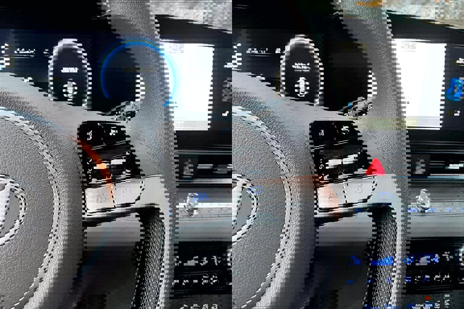 Used 2024 Hyundai Elantra Blue image 23