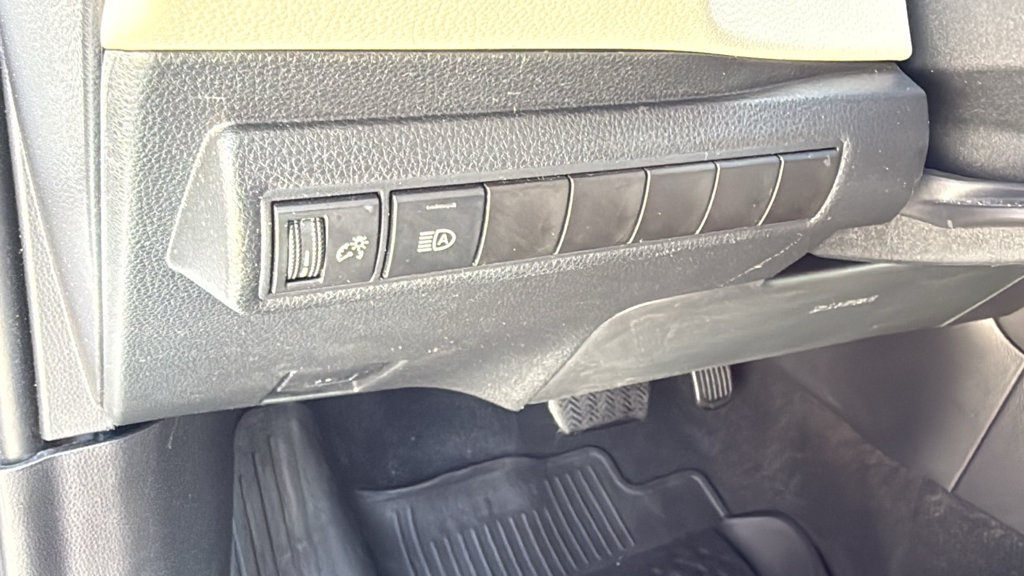 Used 2023 Toyota Corolla LE FWD image 38
