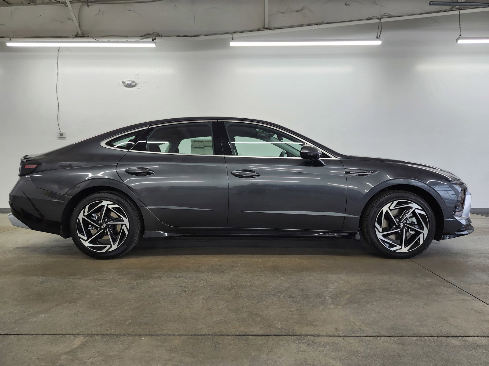 New 2026 Hyundai Sonata SEL FWD image 2