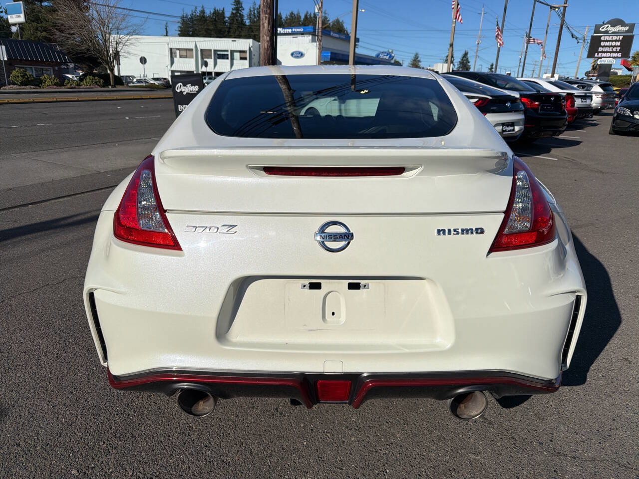 Used 2017 Nissan 370Z NISMO RWD image 5