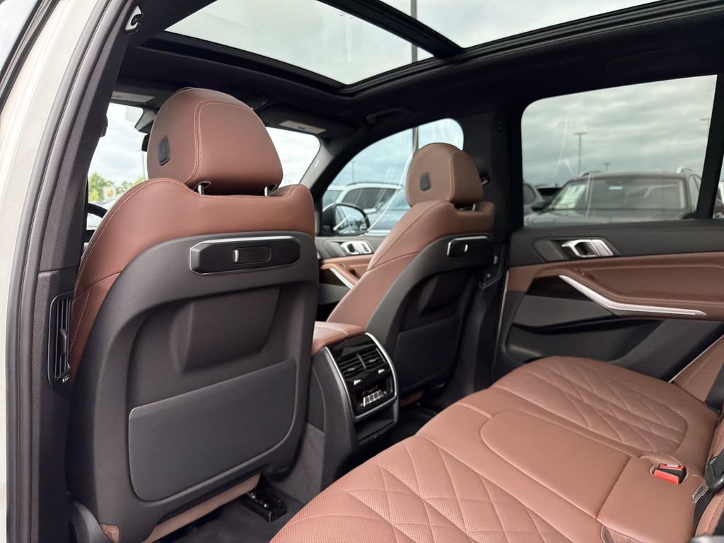 Used 2024 BMW X5 xDrive40i w/ Premium Package AWD/4WD image 12