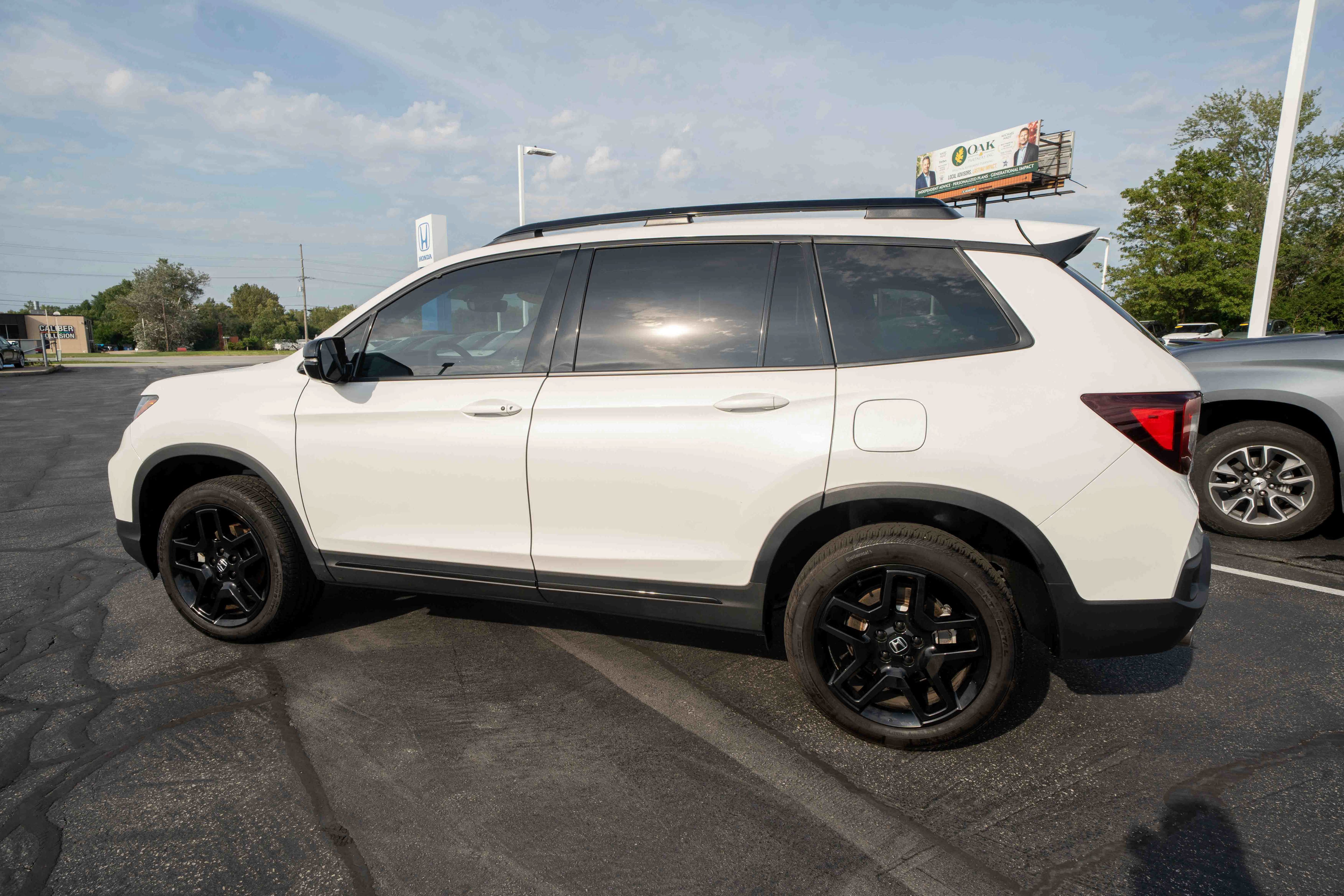 Certified 2025 Honda Passport Black Edition image 4
