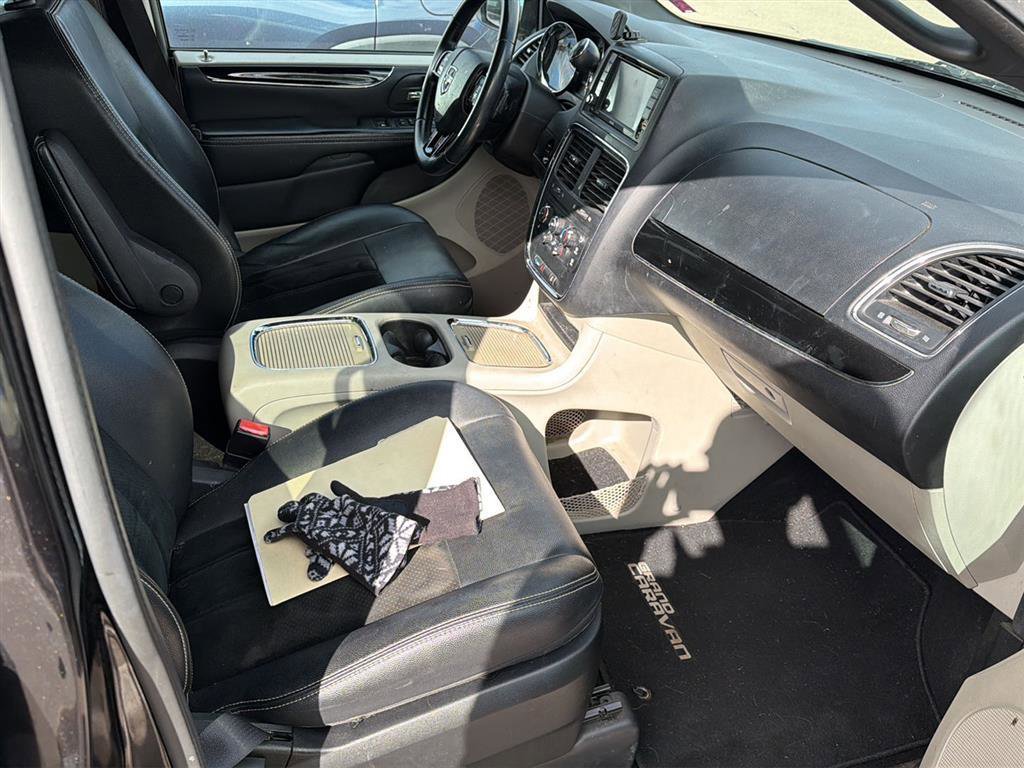 Used 2017 Dodge Grand Caravan SXT image 17