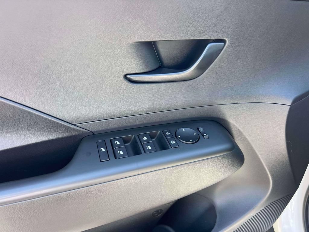 Used 2026 Hyundai Kona SE AWD/4WD image 16