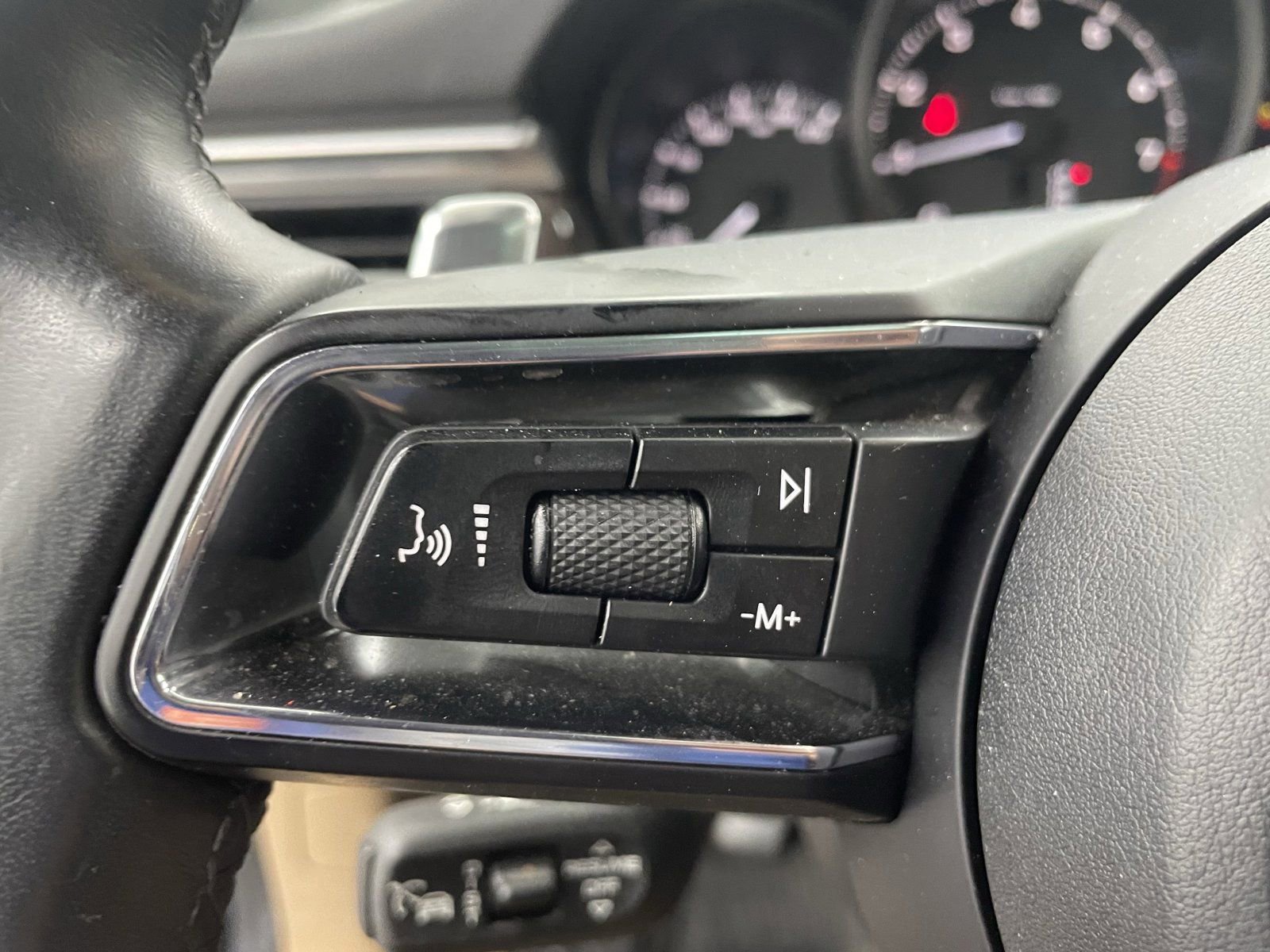 Certified 2023 Porsche Macan Turbo image 19