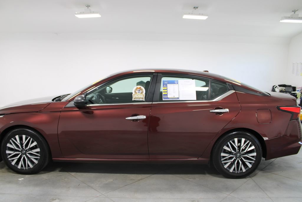Used 2024 Nissan Altima 2.5 SV image 6