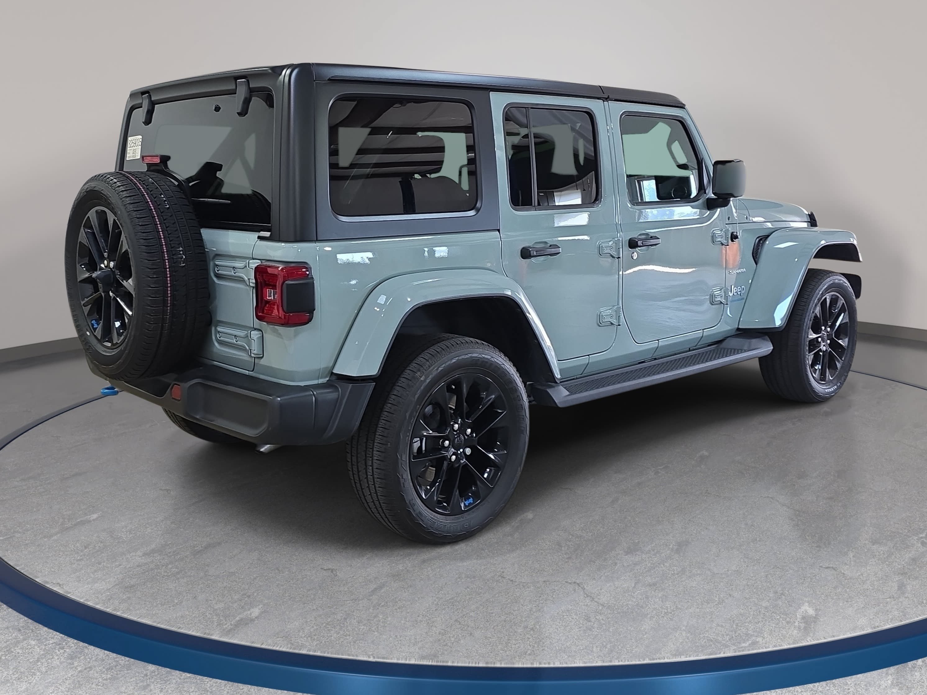 Used 2023 Jeep Wrangler Unlimited Sahara w/ Cold Weather Group AWD/4WD image 6