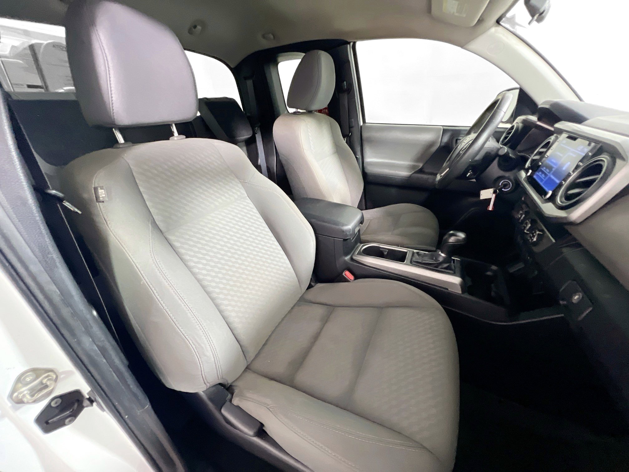 Used 2020 Toyota Tacoma SR5 RWD image 30