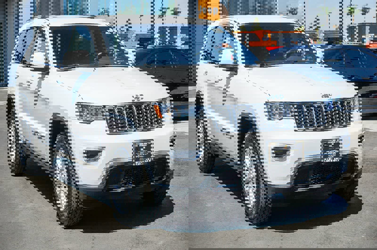 Used 2021 Jeep Grand Cherokee Laredo X image 3