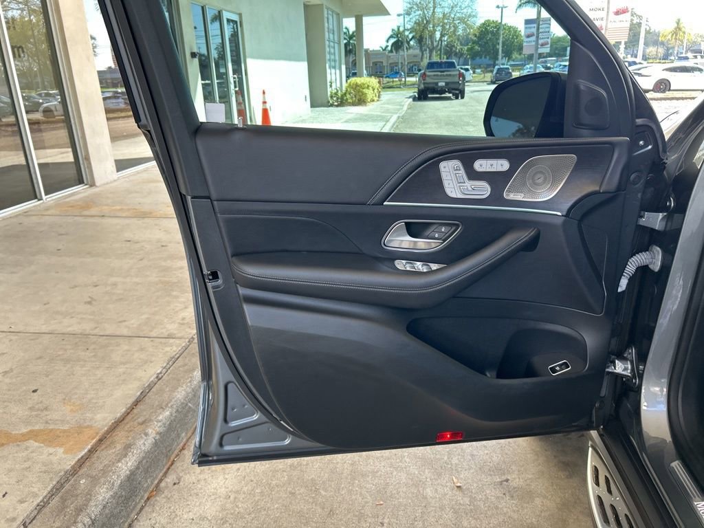 Used 2023 Mercedes-Benz GLS 450 4MATIC w/ AMG Line Exterior image 47