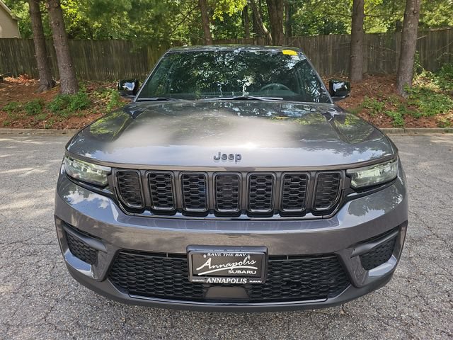 Used 2025 Jeep Grand Cherokee Altitude AWD/4WD image 3