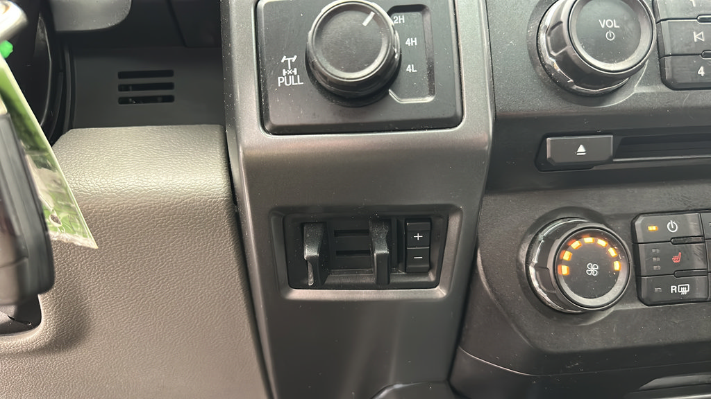 Used 2018 Ford F250 XLT w/ XLT Premium Package AWD/4WD image 24